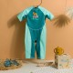 Traje anti-UV verde con estampado de sabana para bebés Kloupi