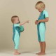 Traje anti-UV verde con estampado de sabana para bebés Kloupi